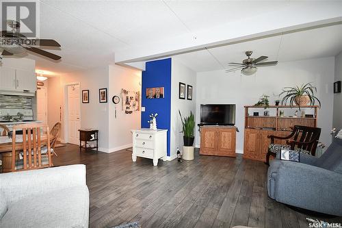 202 1 26Th Street E, Prince Albert, SK - Indoor Photo Showing Living Room