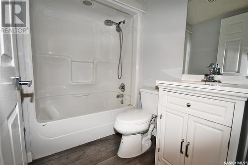 202 1 26Th Street E, Prince Albert, SK - Indoor Photo Showing Bathroom