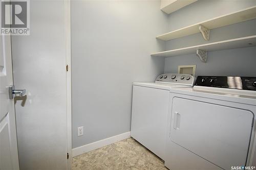 202 1 26Th Street E, Prince Albert, SK - Indoor Photo Showing Laundry Room