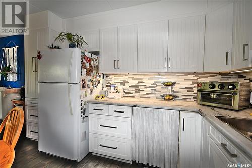 202 1 26Th Street E, Prince Albert, SK - Indoor Photo Showing Kitchen