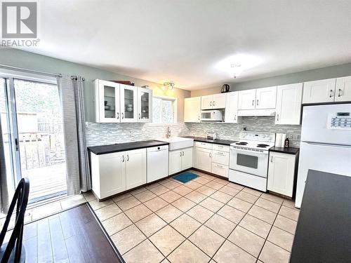 264 Murray Drive, Tumbler Ridge, BC - Indoor Photo Showing Kitchen