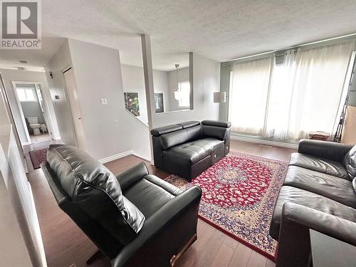 264 Murray Drive, Tumbler Ridge, BC - Indoor Photo Showing Living Room