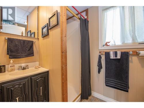 2444 14 Street, Vernon, BC - Indoor Photo Showing Bathroom