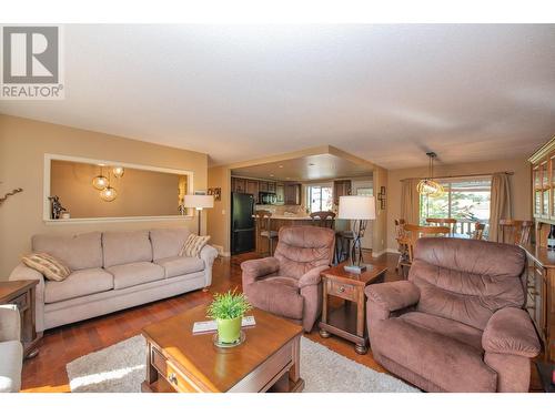 2444 14 Street, Vernon, BC - Indoor Photo Showing Living Room