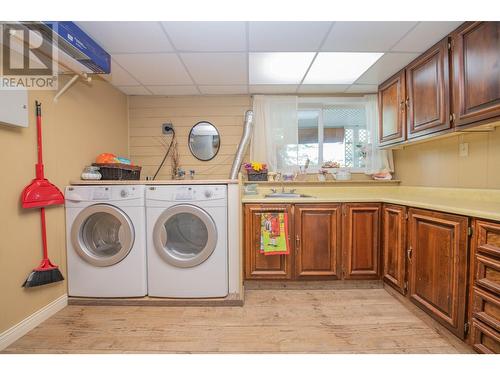 2444 14 Street, Vernon, BC - Indoor Photo Showing Laundry Room