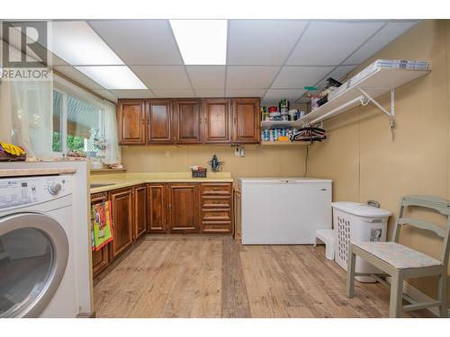 2444 14 Street, Vernon, BC - Indoor Photo Showing Laundry Room