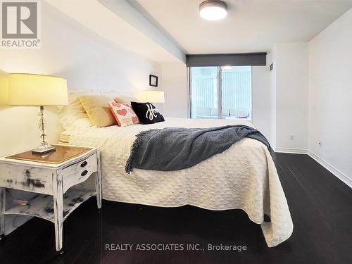 1815 - 18 Parkview Avenue, Toronto (Willowdale East), ON - Indoor Photo Showing Bedroom