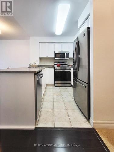 1815 - 18 Parkview Avenue, Toronto (Willowdale East), ON - Indoor Photo Showing Kitchen