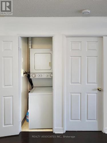 1815 - 18 Parkview Avenue, Toronto (Willowdale East), ON - Indoor Photo Showing Laundry Room