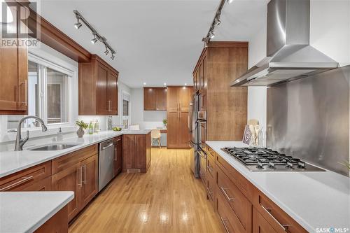 608 Leslie Avenue, Saskatoon, SK - Indoor Photo Showing Kitchen With Upgraded Kitchen