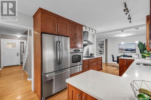 608 Leslie Avenue, Saskatoon, SK - Indoor Photo Showing Kitchen