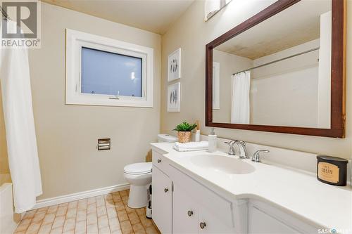 608 Leslie Avenue, Saskatoon, SK - Indoor Photo Showing Bathroom