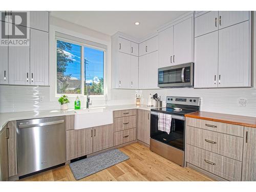 7250 Fintry Delta Road, Fintry, BC - Indoor Photo Showing Kitchen