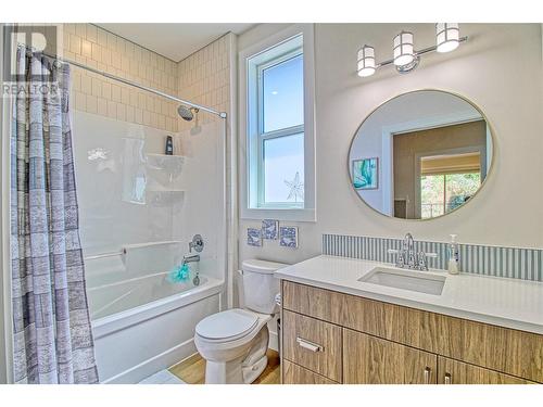 7250 Fintry Delta Road, Fintry, BC - Indoor Photo Showing Bathroom