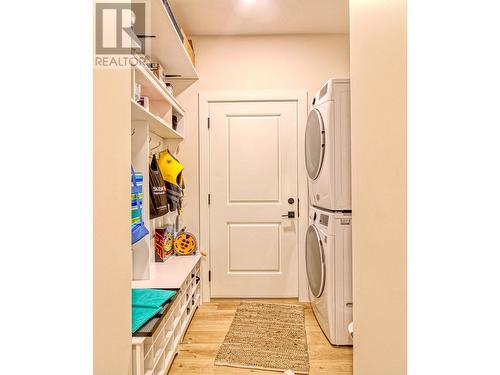 7250 Fintry Delta Road, Fintry, BC - Indoor Photo Showing Laundry Room