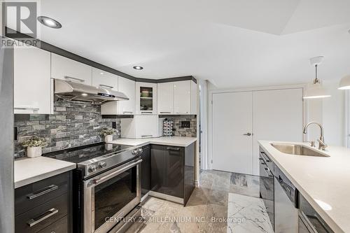 26 Porchlight Road, Brampton, ON - Indoor Photo Showing Kitchen With Upgraded Kitchen