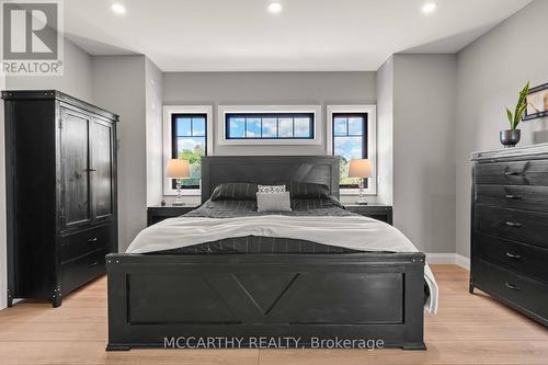 585437 County Rd  17, Melancthon, ON - Indoor Photo Showing Bedroom