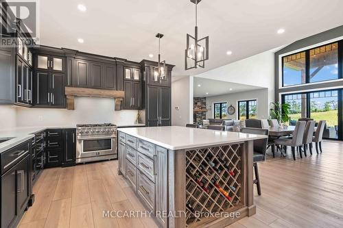 585437 County Rd  17, Melancthon, ON - Indoor Photo Showing Kitchen With Upgraded Kitchen