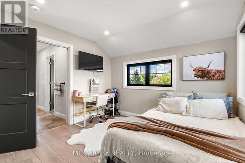 585437 County Rd  17, Melancthon, ON - Indoor Photo Showing Bedroom