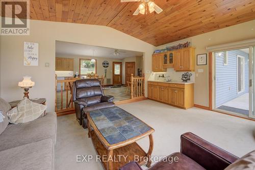 197 Road One D, Mapleton, ON - Indoor Photo Showing Living Room