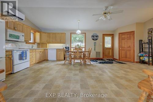 197 Road One D, Mapleton, ON - Indoor Photo Showing Kitchen