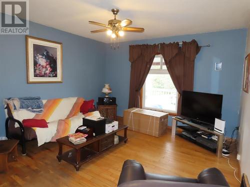 456 Charles St, Sault Ste Marie, ON - Indoor Photo Showing Living Room