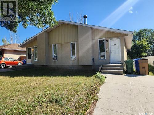 141 Thomson Avenue, Regina, SK - Outdoor