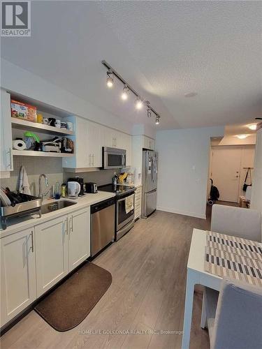 521 - 525 Adelaide Street W, Toronto (Waterfront Communities), ON - Indoor Photo Showing Kitchen With Stainless Steel Kitchen With Double Sink