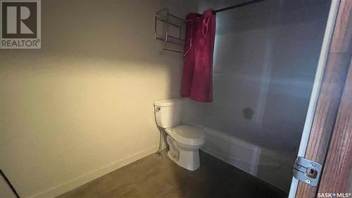 143 Thomson Avenue, Regina, SK - Indoor Photo Showing Bathroom