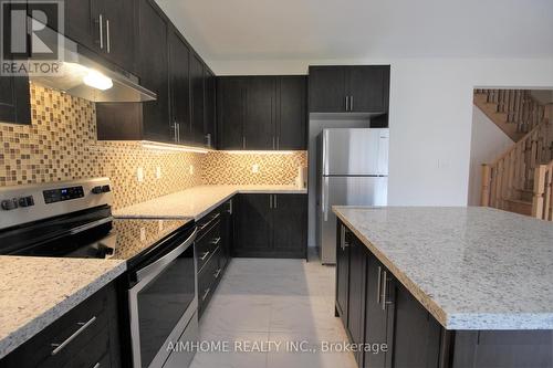 1005 Wickham Road, Innisfil, ON - Indoor Photo Showing Kitchen With Upgraded Kitchen