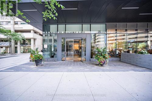 1703 - 770 Bay Street, Toronto (Bay Street Corridor), ON - Outdoor