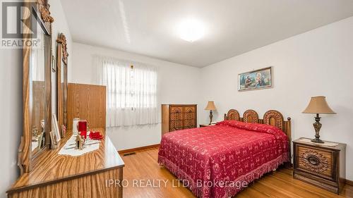 30 Windermere Court, Brampton (Northwood Park), ON - Indoor Photo Showing Bedroom