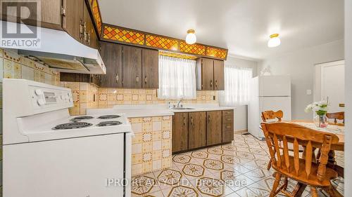 30 Windermere Court, Brampton (Northwood Park), ON - Indoor Photo Showing Kitchen