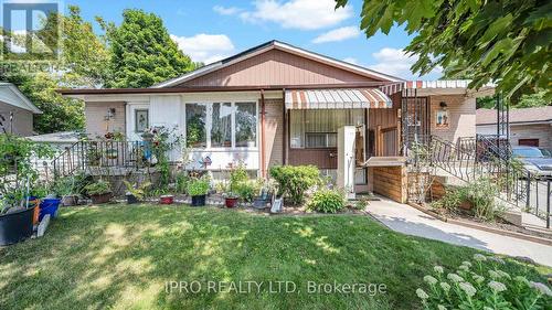 30 Windermere Court, Brampton (Northwood Park), ON - Outdoor