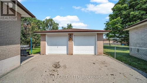 30 Windermere Court, Brampton, ON - Outdoor With Exterior