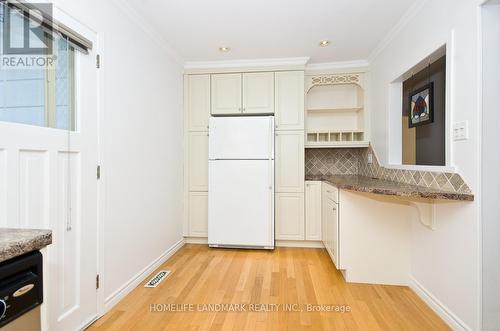 33 Sir Brandiles Place, Markham (Markham Village), ON - Indoor Photo Showing Kitchen