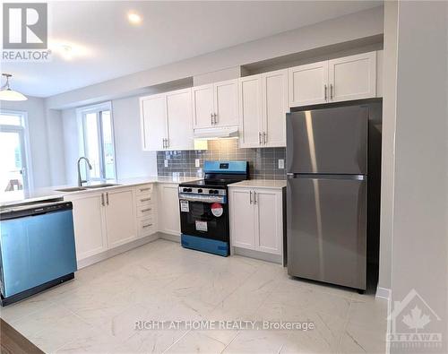 73 Hackamore Crescent, Ottawa, ON - Indoor Photo Showing Kitchen