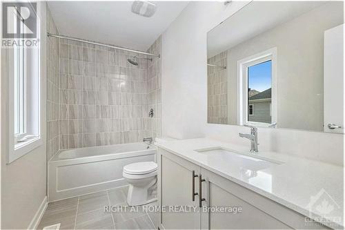 73 Hackamore Crescent, Ottawa, ON - Indoor Photo Showing Bathroom