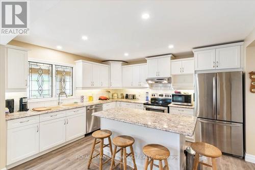 2148 Cromarty Drive, Thames Centre, ON - Indoor Photo Showing Kitchen With Upgraded Kitchen