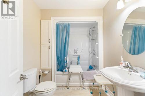 2148 Cromarty Drive, Thames Centre, ON - Indoor Photo Showing Bathroom