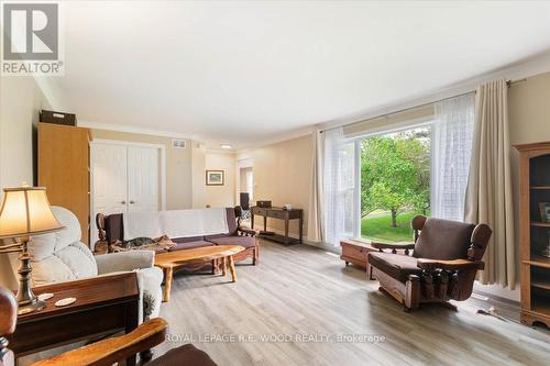 2148 Cromarty Drive, Thames Centre, ON - Indoor Photo Showing Living Room