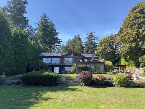 2220 Arbutus Rd, Saanich, BC 