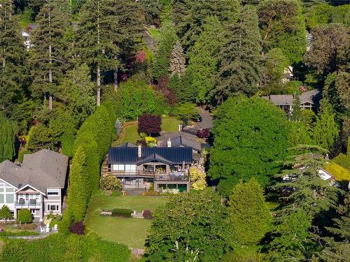 2220 Arbutus Rd, Saanich, BC 