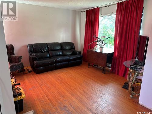 638 Aberdeen Crescent, Regina, SK - Indoor Photo Showing Living Room