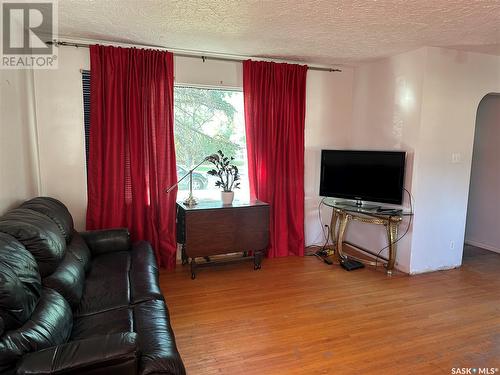 638 Aberdeen Crescent, Regina, SK - Indoor Photo Showing Living Room