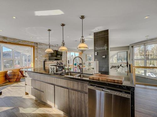 Cuisine - 1000 Rue Des Tournesols, Sainte-Adèle, QC - Indoor Photo Showing Kitchen With Double Sink With Upgraded Kitchen