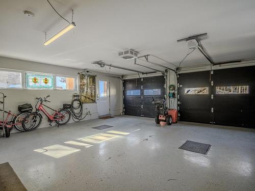 Garage - 1000 Rue Des Tournesols, Sainte-Adèle, QC - Indoor Photo Showing Garage