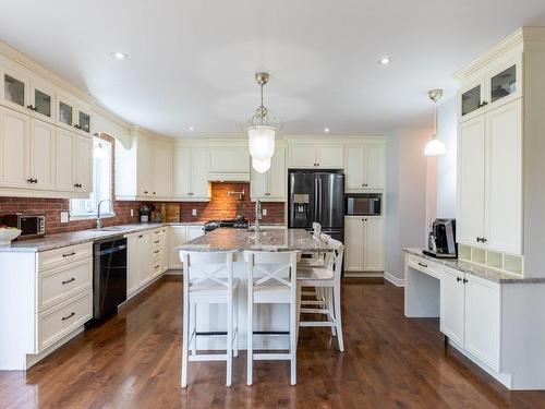 Cuisine - 18 Rue Ravel, Saint-Jean-Sur-Richelieu, QC - Indoor Photo Showing Kitchen With Upgraded Kitchen