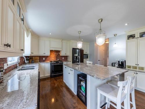 Cuisine - 18 Rue Ravel, Saint-Jean-Sur-Richelieu, QC - Indoor Photo Showing Kitchen With Upgraded Kitchen