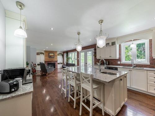 Cuisine - 18 Rue Ravel, Saint-Jean-Sur-Richelieu, QC - Indoor Photo Showing Kitchen With Upgraded Kitchen